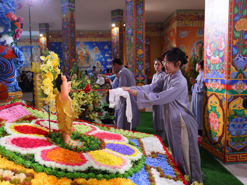 Tẩy tịnh thân tâm với Lễ tắm Phật.png